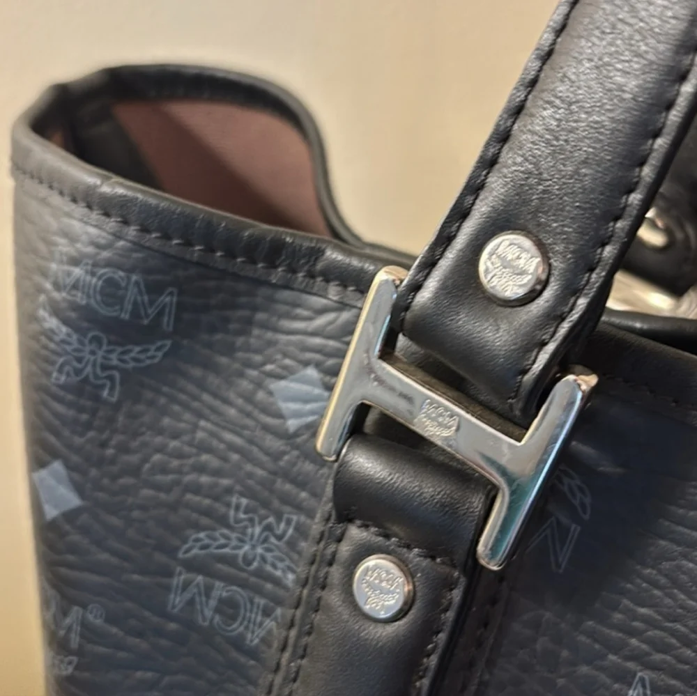 💯 Auth MCM Black Leather Tote Bag (Medium) - Picture 11 of 16